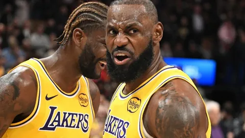 阿杜受伤引焦点，高效数据闪耀全场，90度扭脚引发忧虑